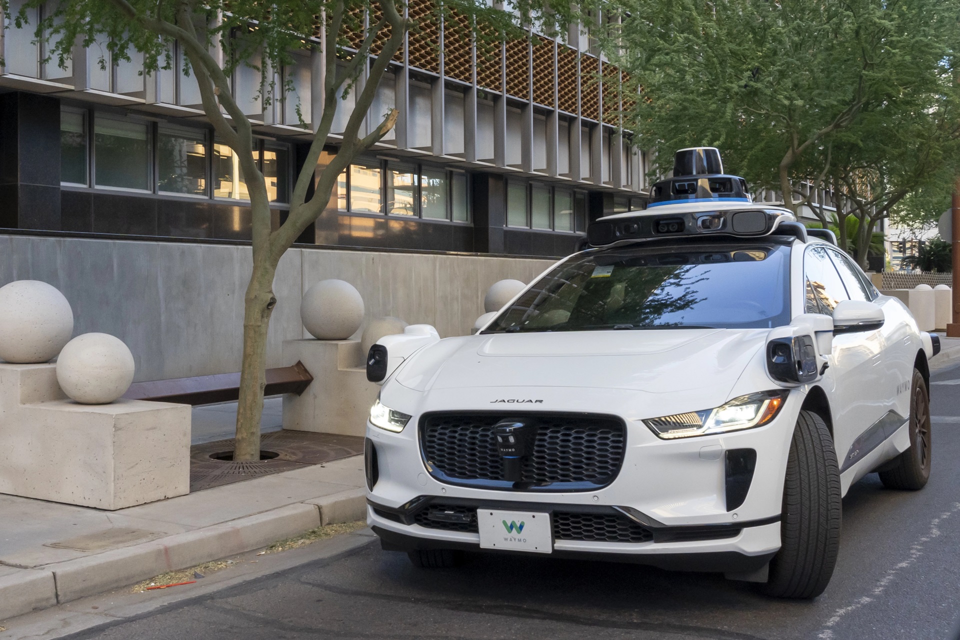 waymo - robotaxi