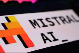 Mistral Forge: Custom AI μοντέλα και έσοδα 1 δισ. δολαρίων